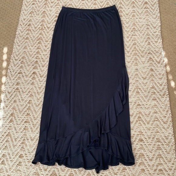 Max Studio Dresses & Skirts - Max studio maxi ruffle skirt size small navy